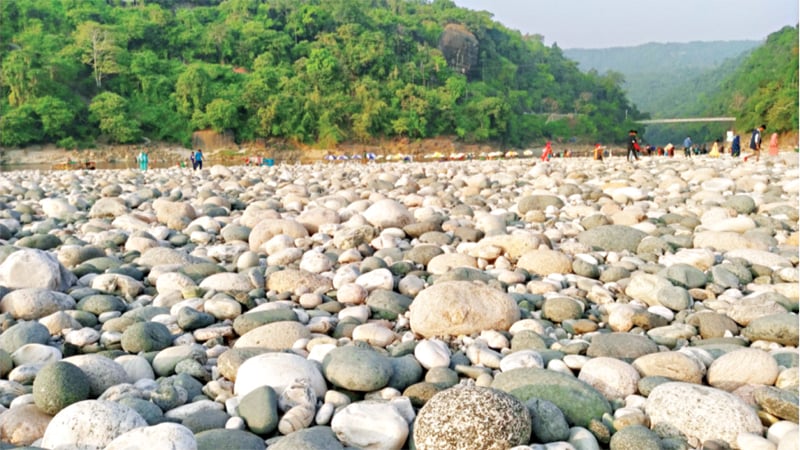 জাফলং থেকে লুট হওয়া পাথর ফেরতের নির্দেশ